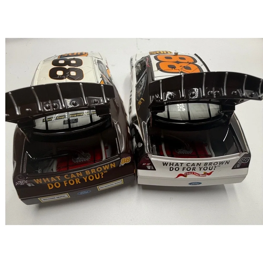 Dale Jarrett 88 UPS Ford Taurus 1:24 Diecast Set 2004‎ Mother's Day & Nextel Cup
